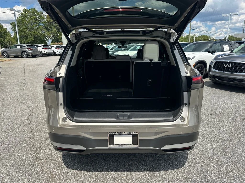 Used 2026 Silver INFINITI LUXE image 15