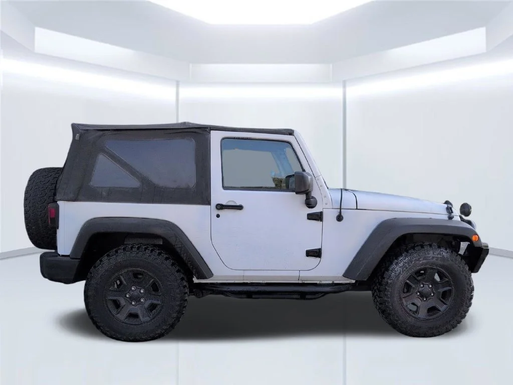 Used 2008 Green Jeep X image 7