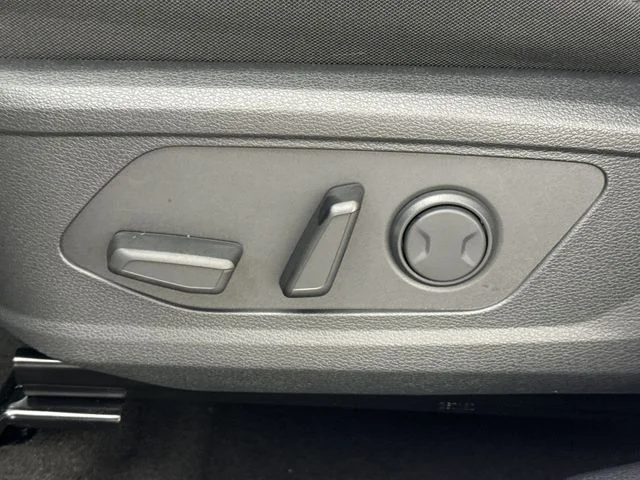 New 2026 Glacial White Pearl Kia LX image 12