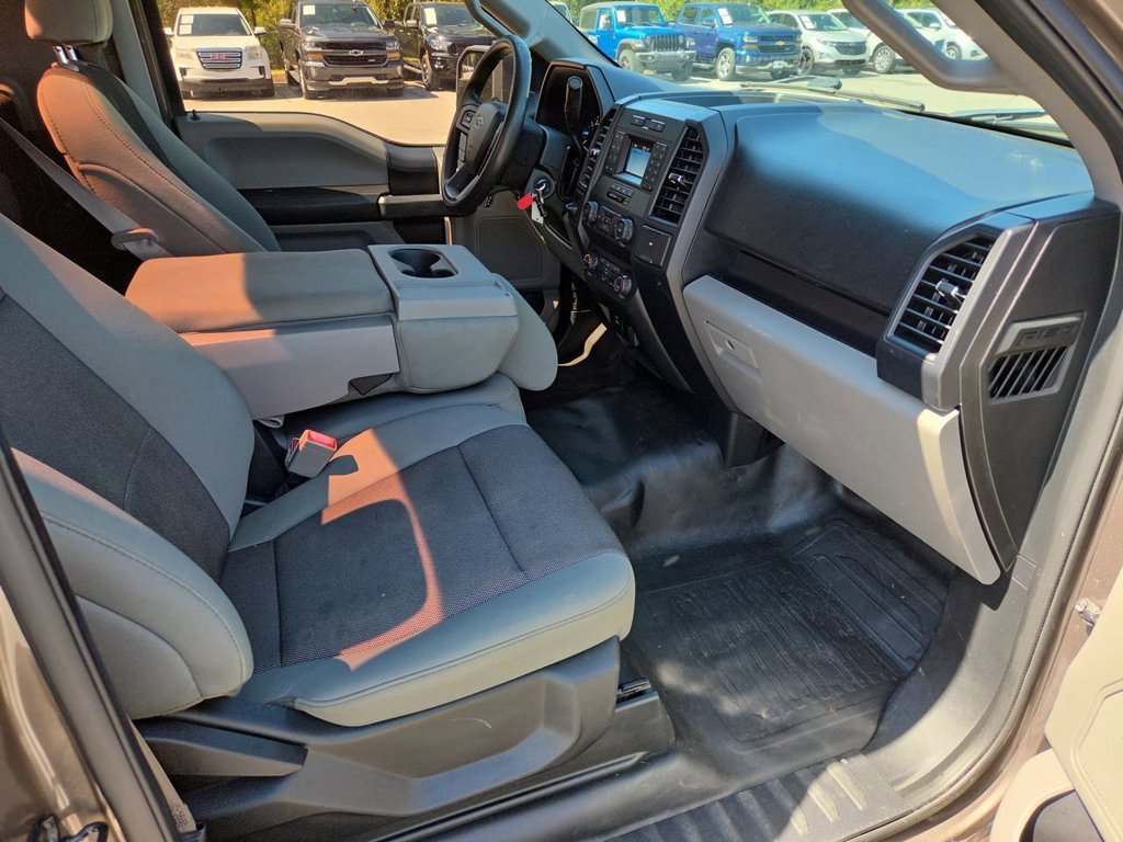 Used 2020  Ford XL image 7