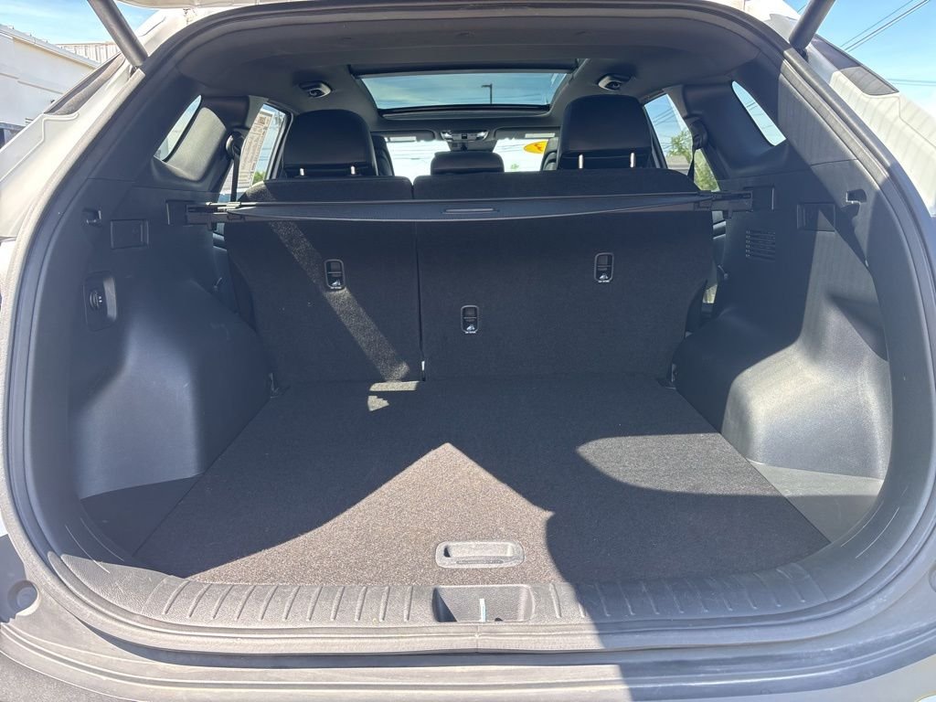 Used 2023 White Kia X-Line image 32