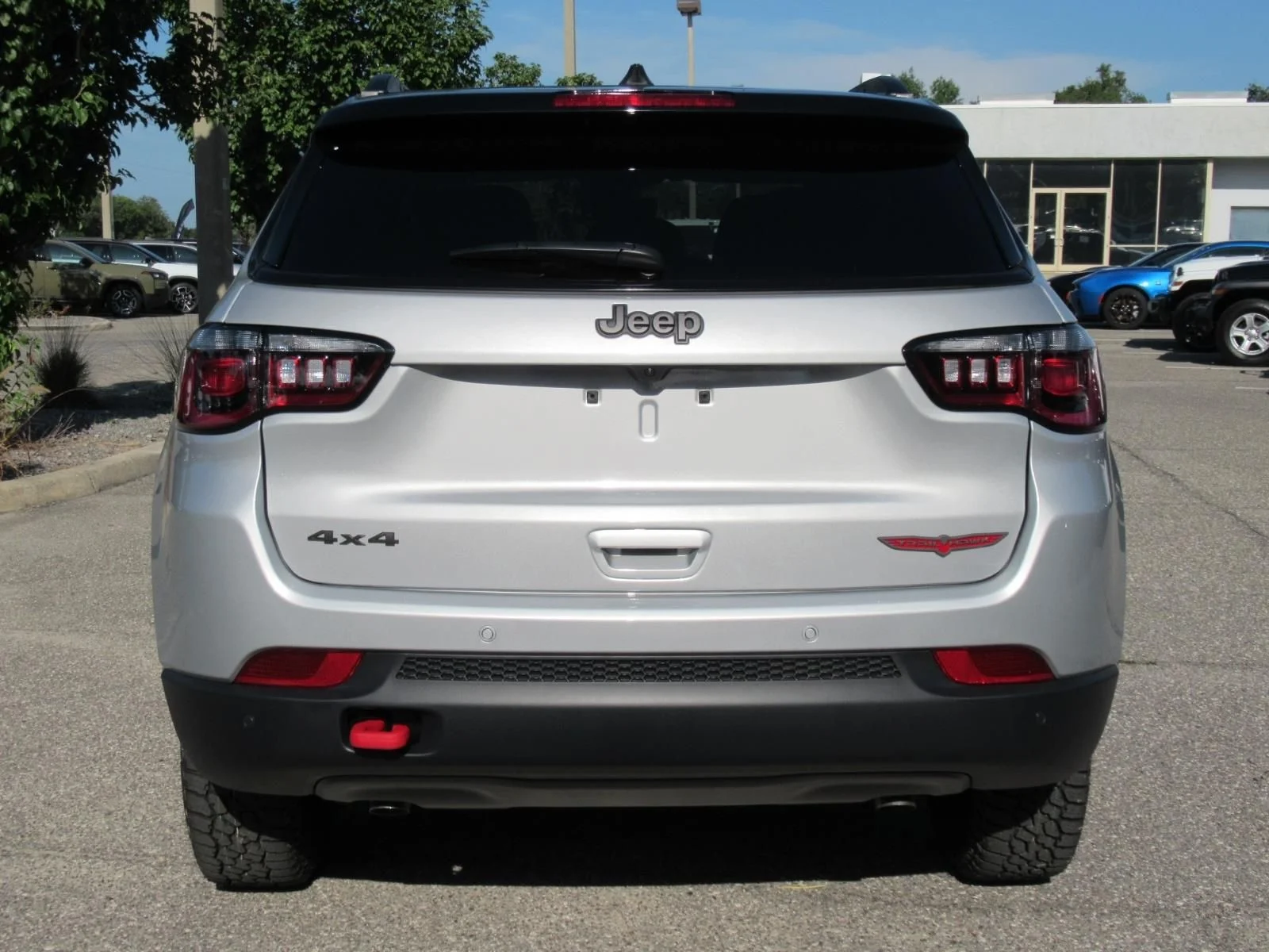 New 2026 Silver Zynith Metallic Clear-Coat Exterior Paint Jeep Trailhawk image 6