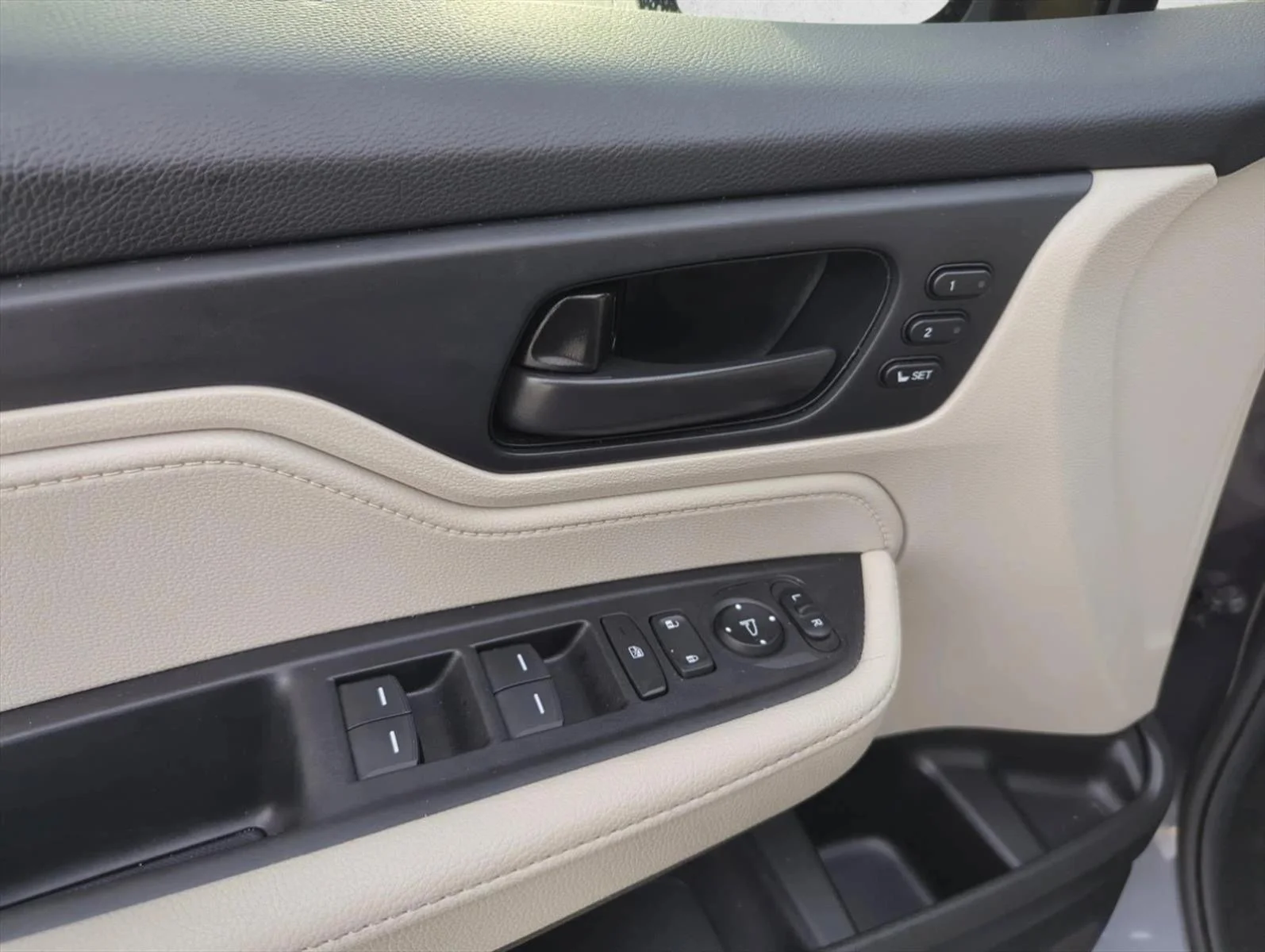 Used 2025 Gray Honda EX-L image 9