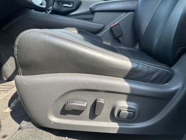 Used 2023 White Nissan SL image 16