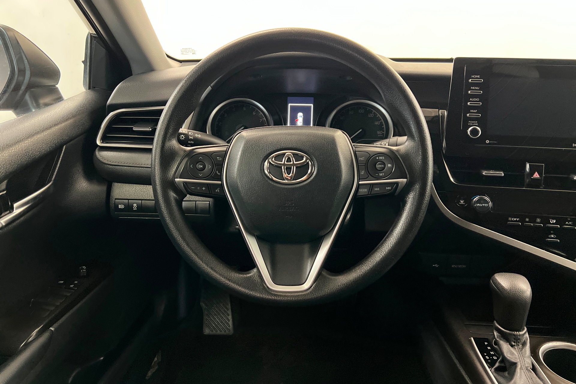 2022 Toyota Camry LE - Photo 13