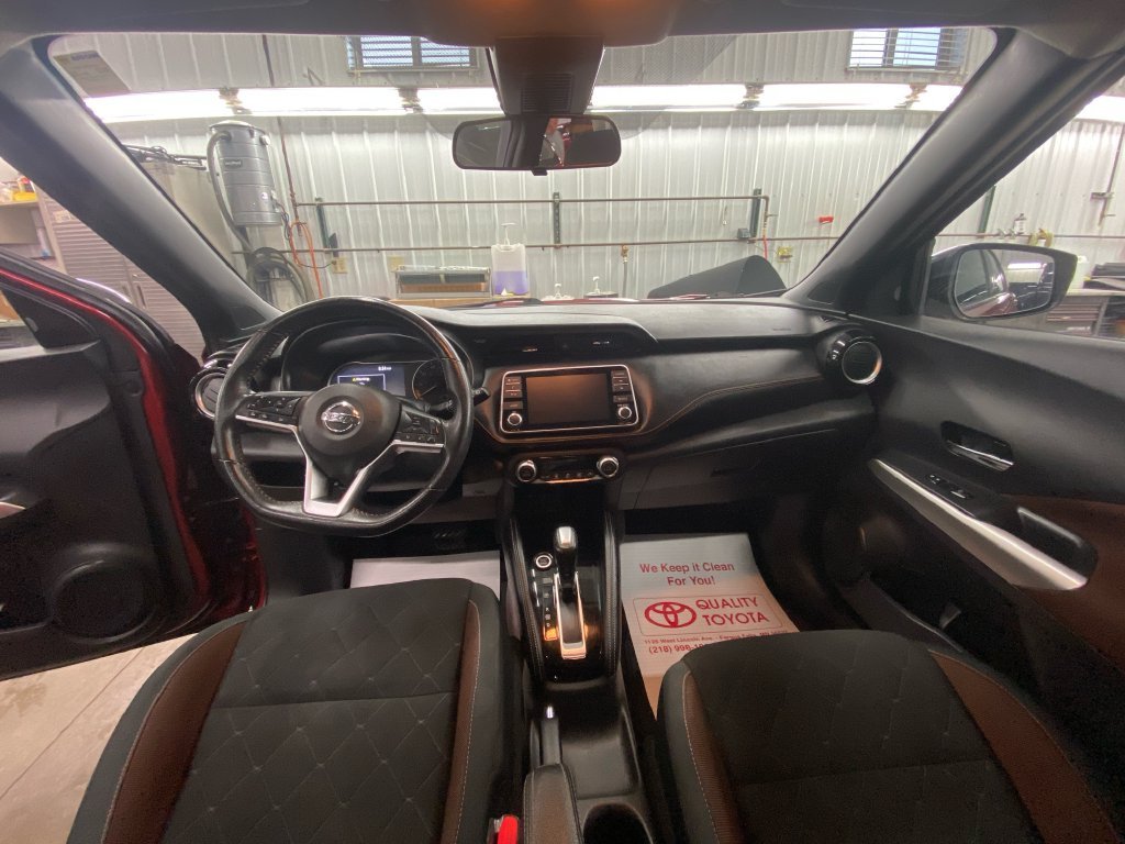 Used 2020 Red Nissan SR image 9