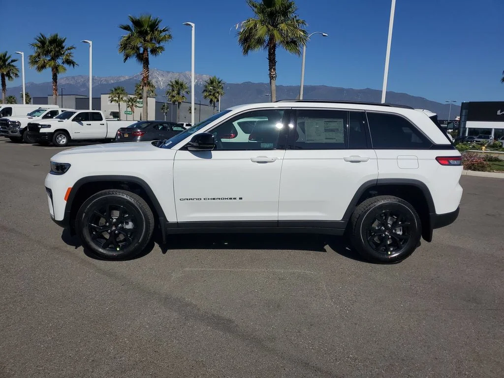 New 2026 Bright White Clear-Coat Exterior Paint Jeep Altitude image 2