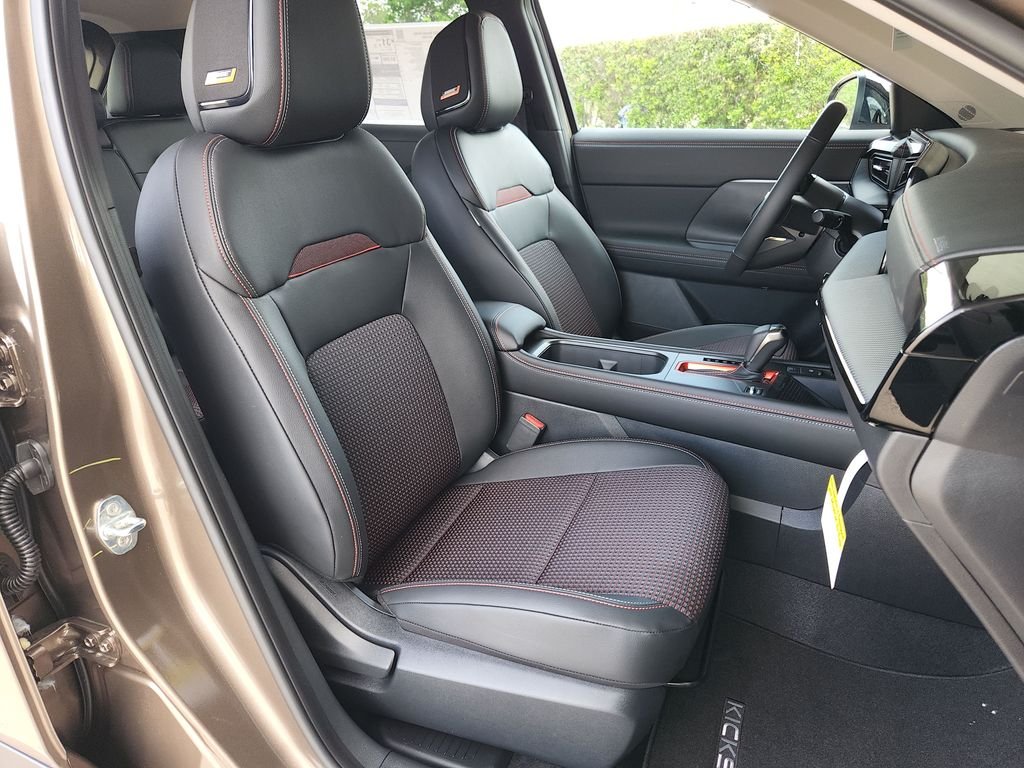New 2026 Canyon Bronze Metallic Nissan SR image 13