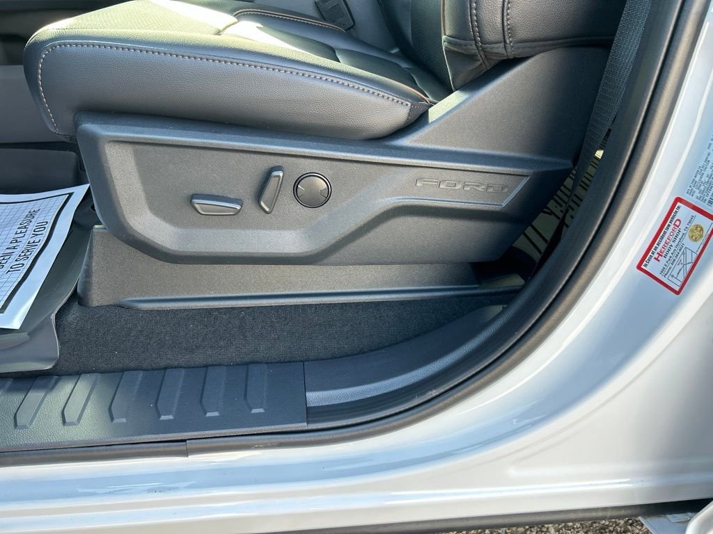 New 2026 Oxford White Ford Lariat image 15