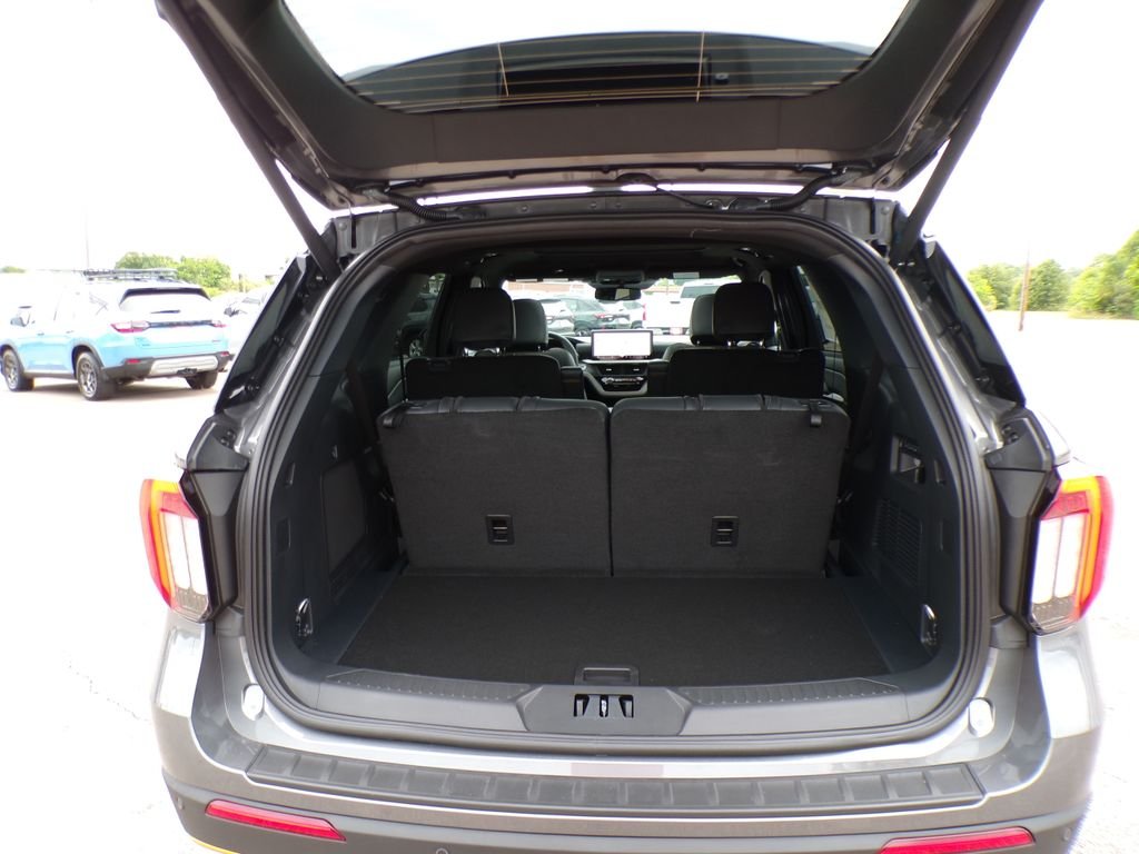 New 2026 Carbonized Gray Metallic Ford Tremor® image 9