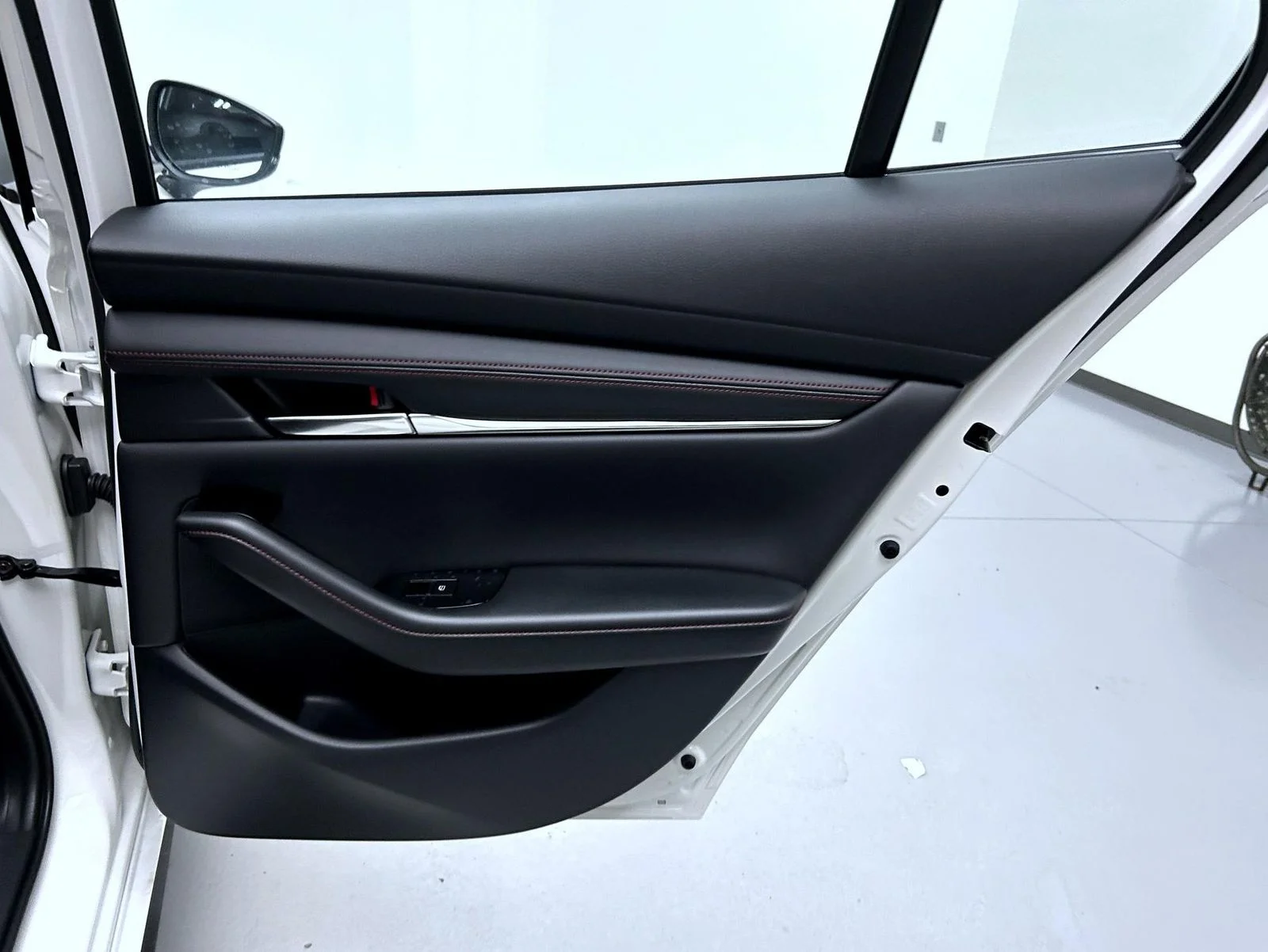 New 2026 Snowflake White Pearl Mazda 2.5 S Carbon Edition AWD image 20