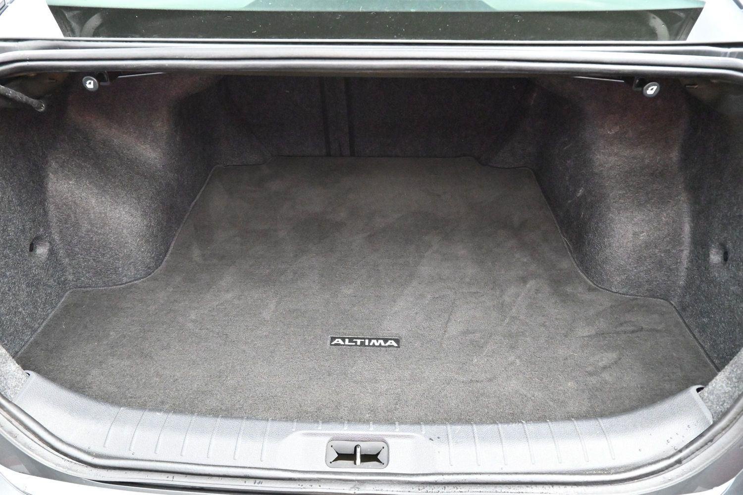 Used 2022 Gun Metallic Nissan 2.5 S image 9