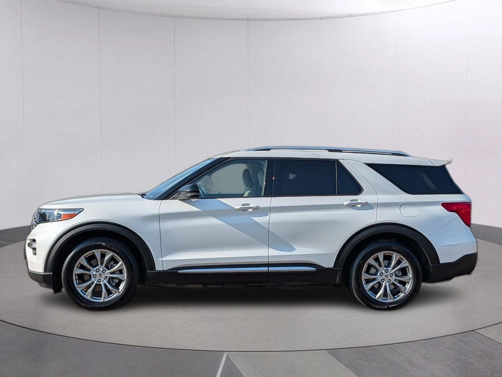 Used 2021 Star White Metallic Tri-Coat Ford Limited image 2
