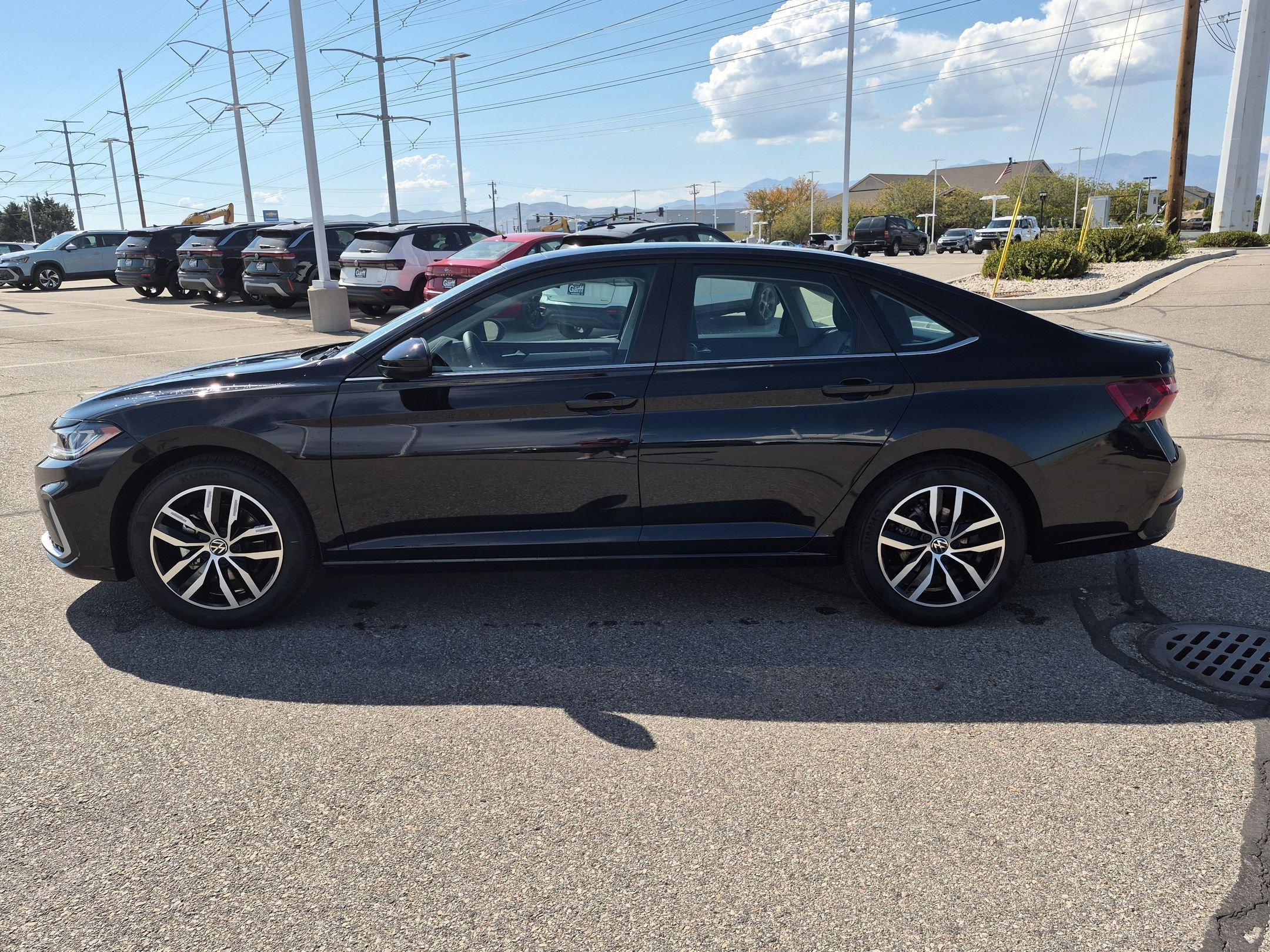 New 2027 Deep Black Pearl Volkswagen SE image 7
