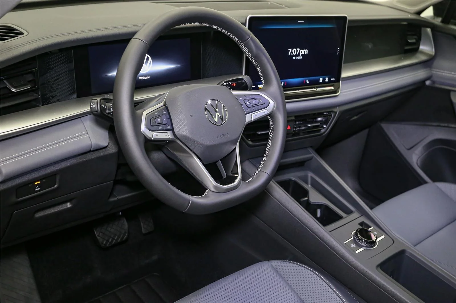 New 2026 Pyrite Silver Metallic Volkswagen SE image 18
