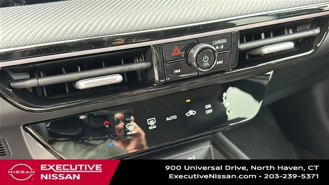 Used 2025 Black Nissan SR image 17