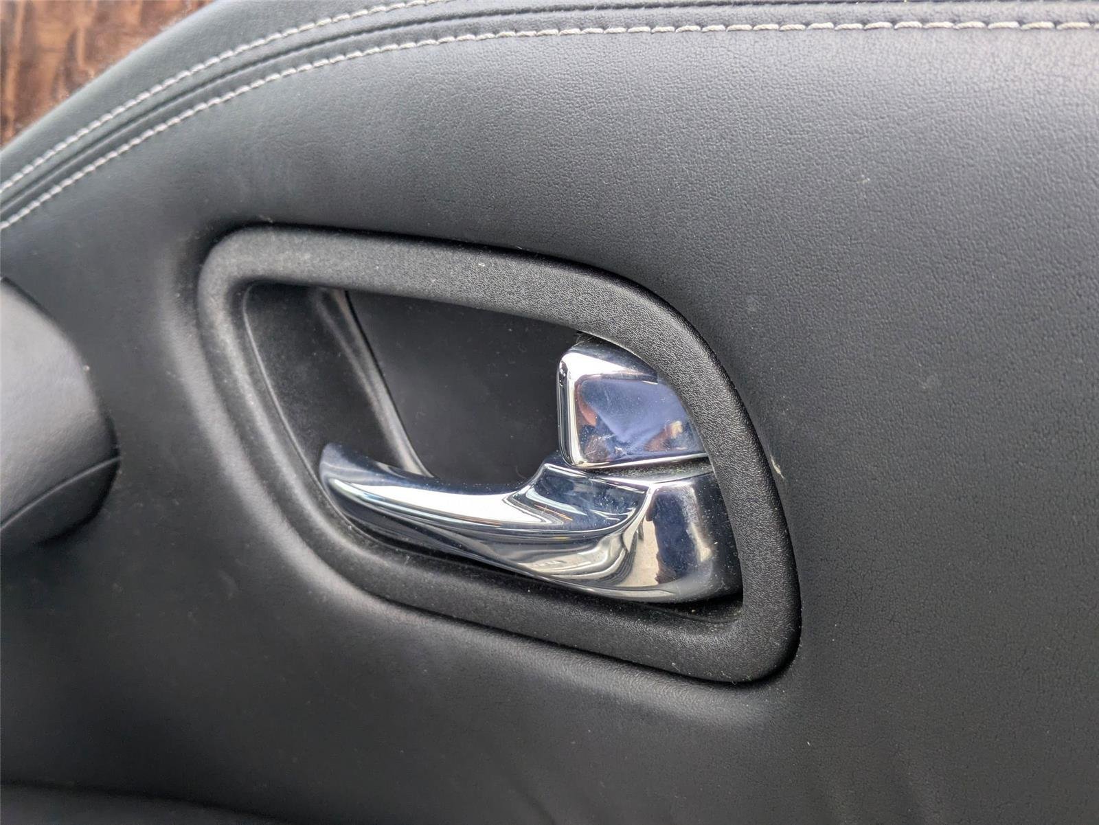 Used 2017 Brilliant Silver Nissan Platinum image 36