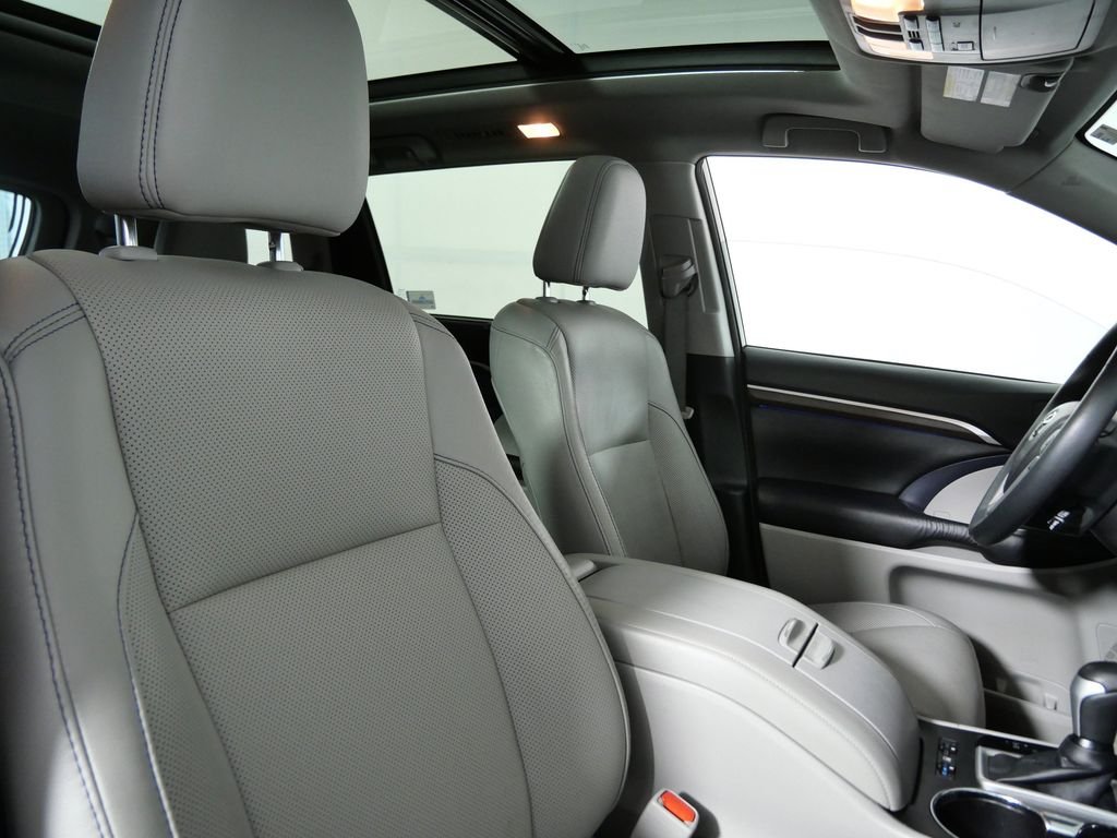 Used 2016 Silver Toyota Limited Platinum image 12
