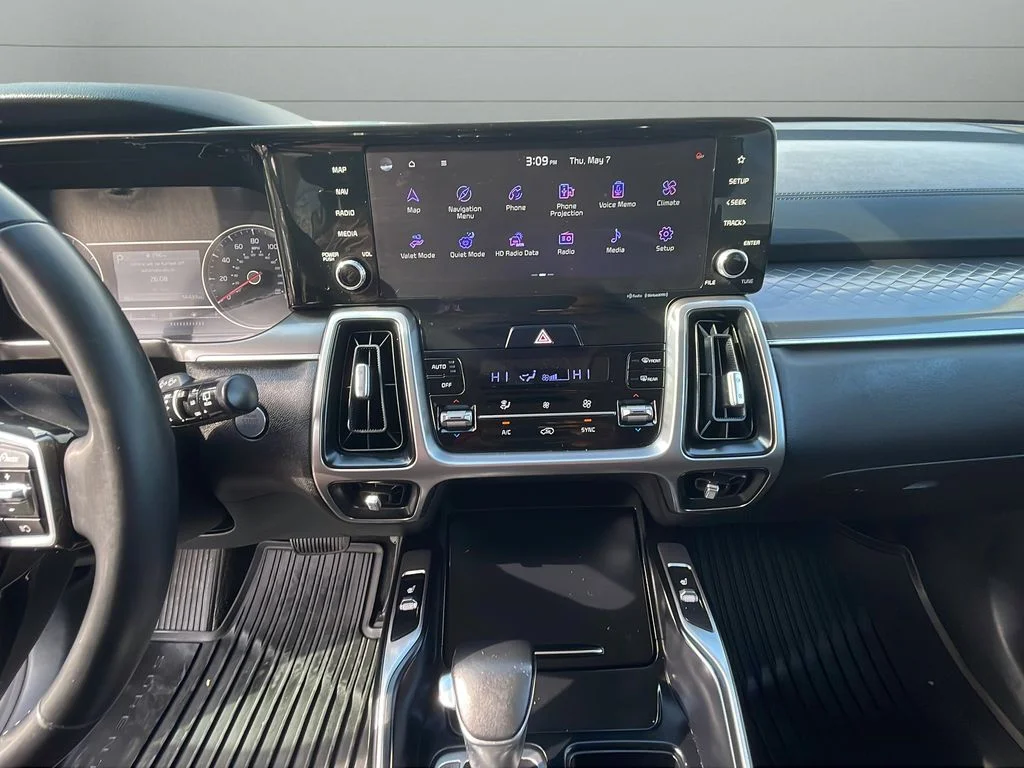 Used 2022 Black Kia S image 24