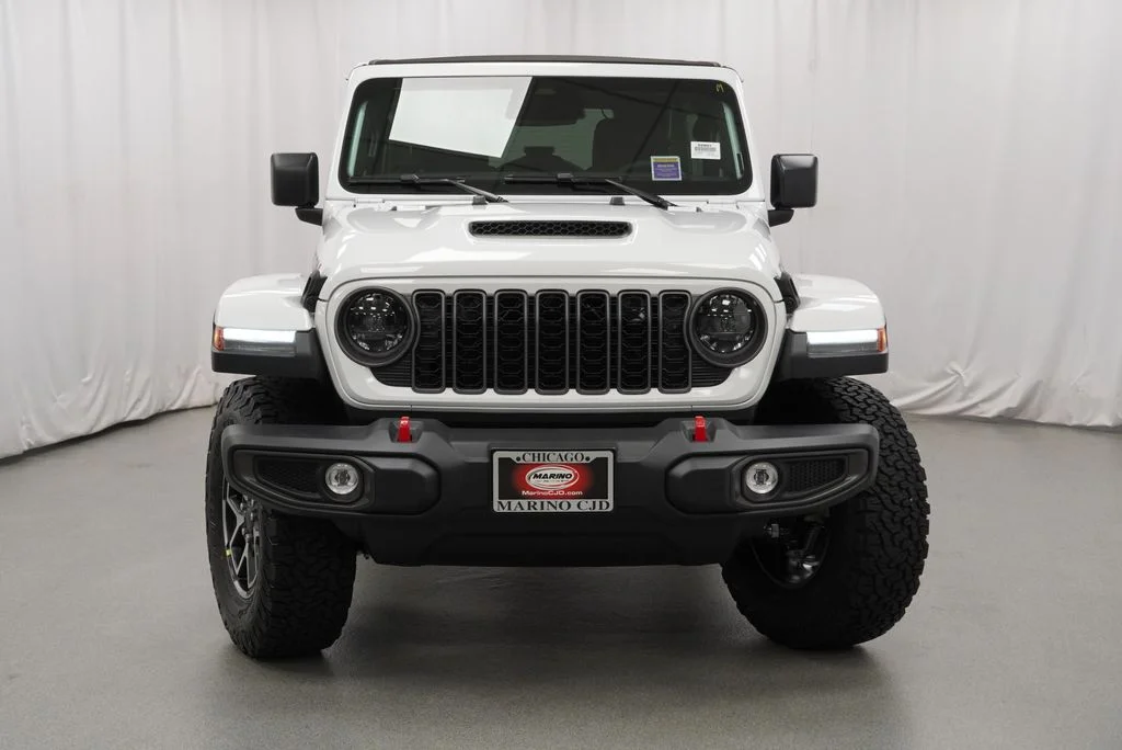 New 2026 Bright White Clear-Coat Exterior Paint Jeep Rubicon image 7