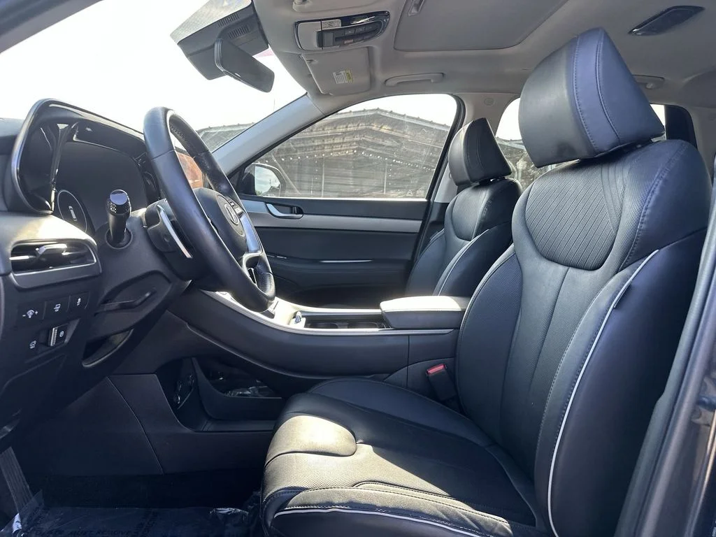 Used 2025 White Hyundai SEL Premium image 13