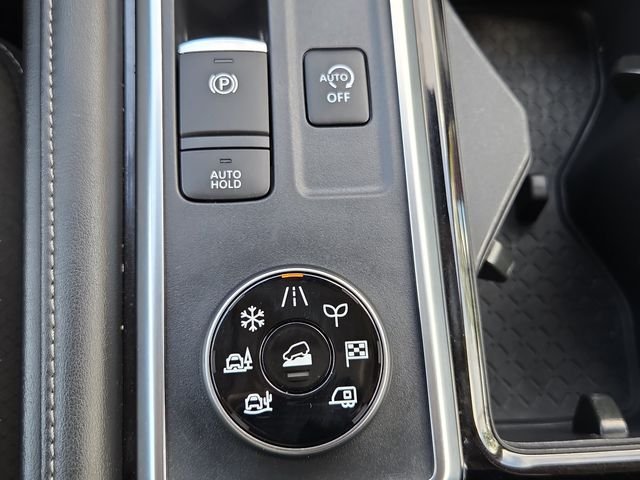 Used 2023 Scarlet Nissan SL image 10