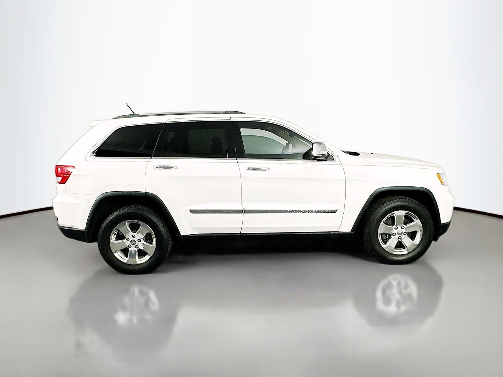 Used 2011 Stone White Clearcoat Jeep Limited image 9