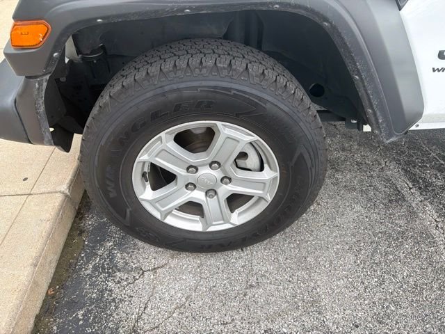 Used 2022 White Jeep Unlimited Sport S image 9