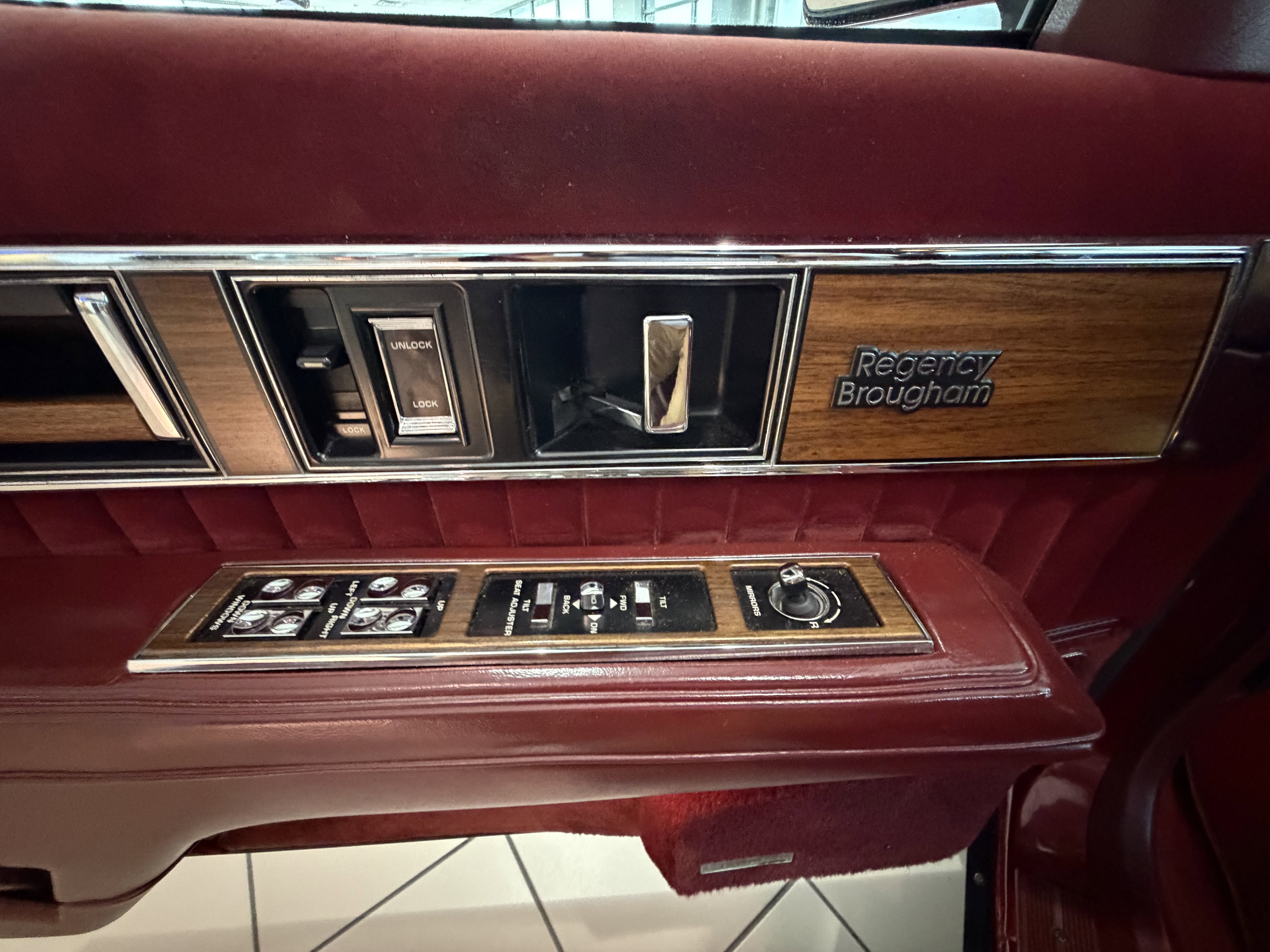 Used 1989 Burgandy Oldsmobile Regency Brougham image 8