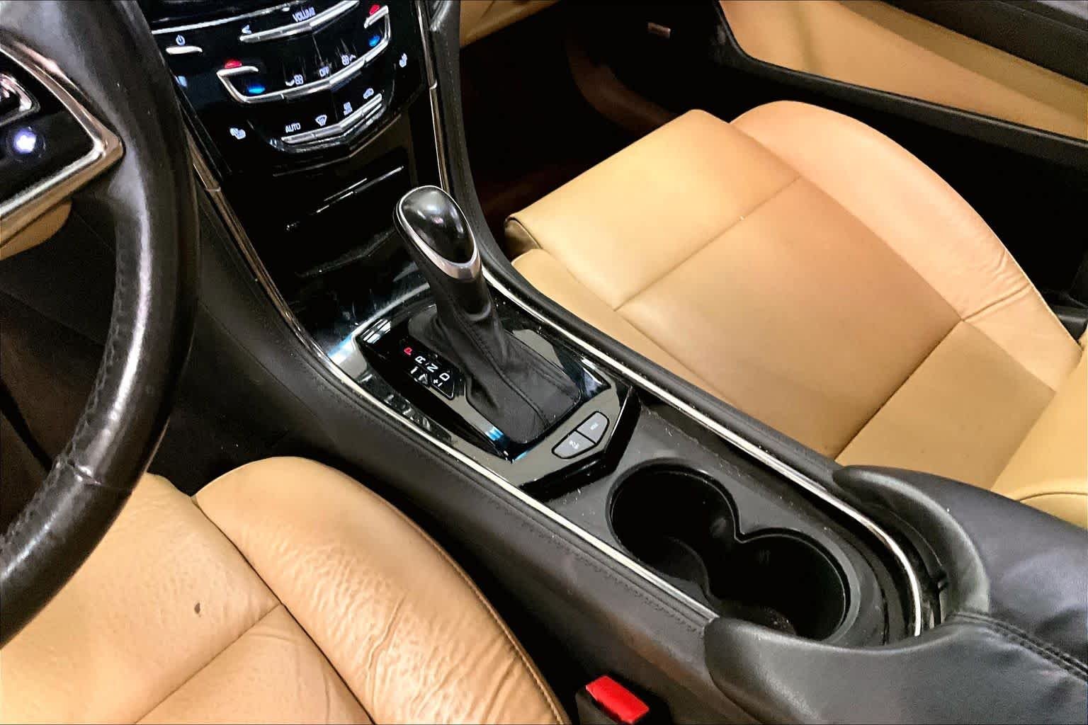 Used 2013 White Diamond Tricoat Cadillac  image 16