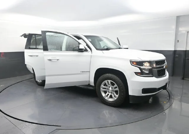 Used 2017 White Chevrolet LS image 28