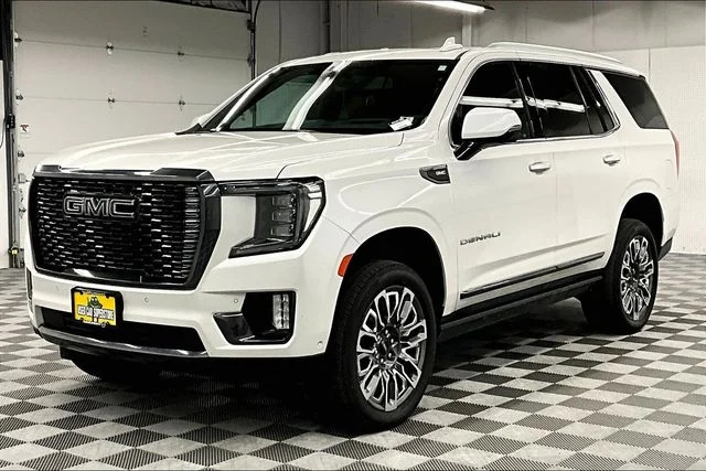 Used 2023 White Frost Tricoat GMC Denali Ultimate image 12