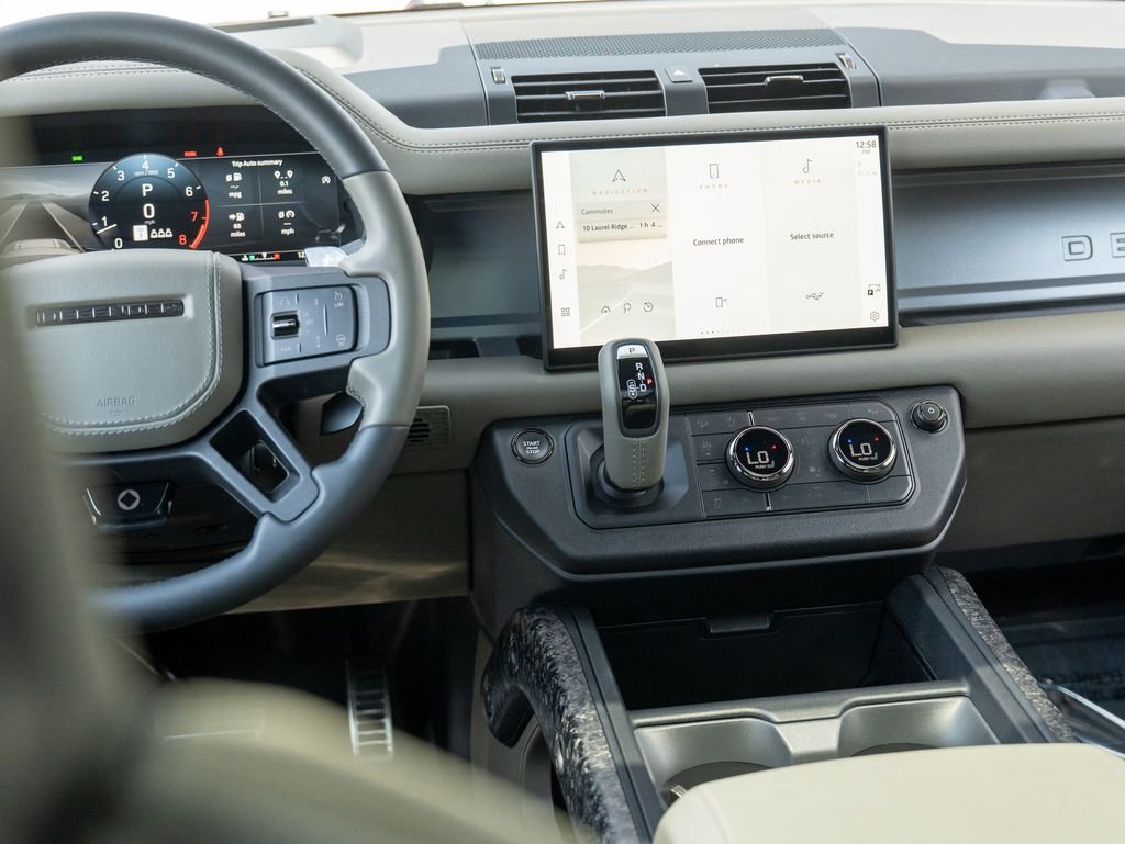 Used 2025 Green Land Rover OCTA image 20