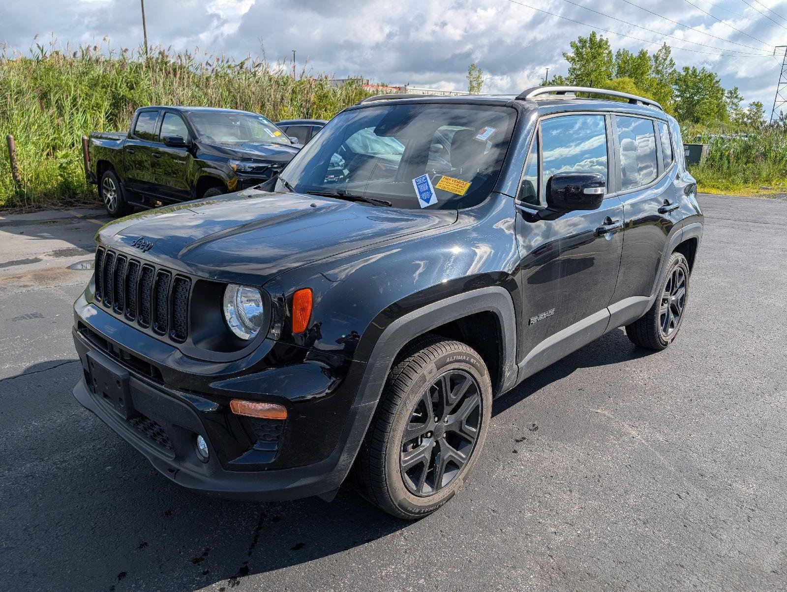 Used 2022 Black Clearcoat Jeep Altitude image 3