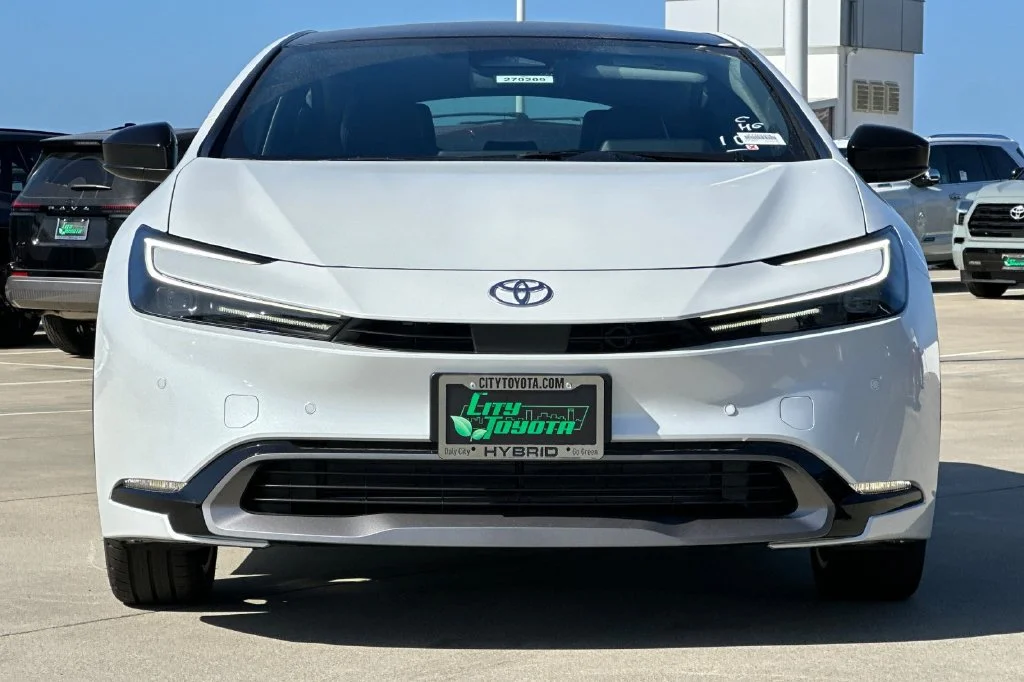 New 2027 Wind Chill Pearl <sup>1</sup> Toyota  Limited AWD image 9