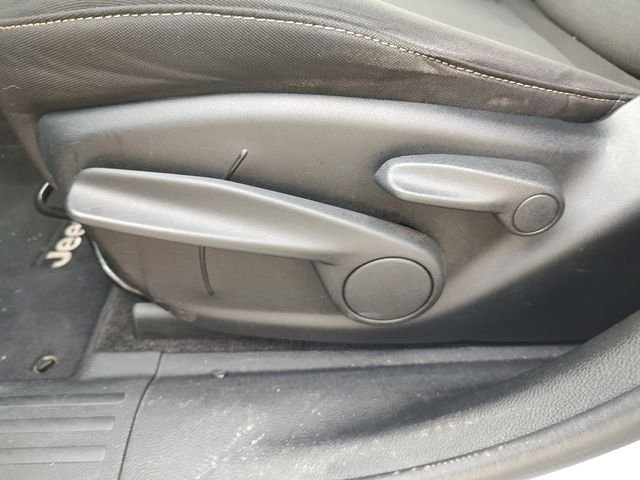 Used 2016 Silver Jeep Latitude image 26