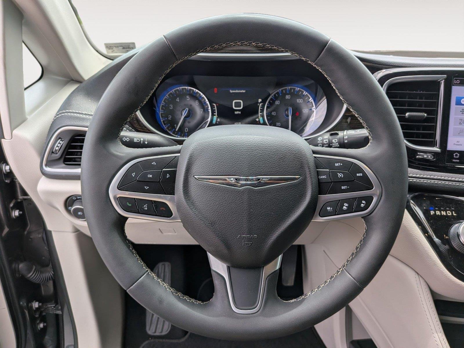 Used 2022 Granite Crystal Metallic Clearcoat Chrysler Limited image 18