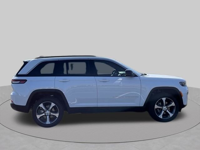 New 2026 Bright White Clear-Coat Exterior Paint Jeep Limited image 6