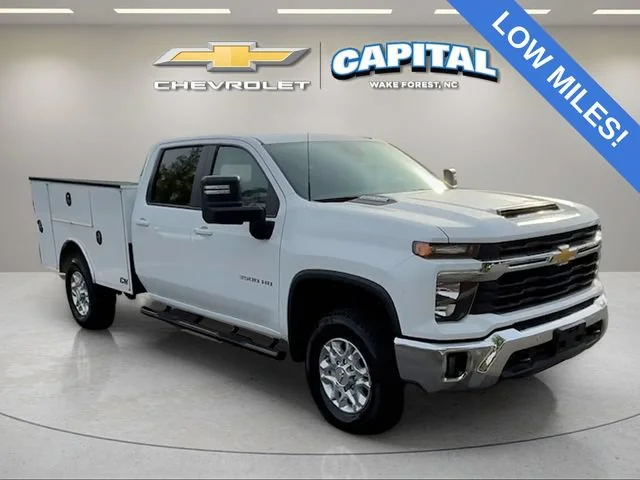 Used 2025 Summit White Chevrolet LT image 8