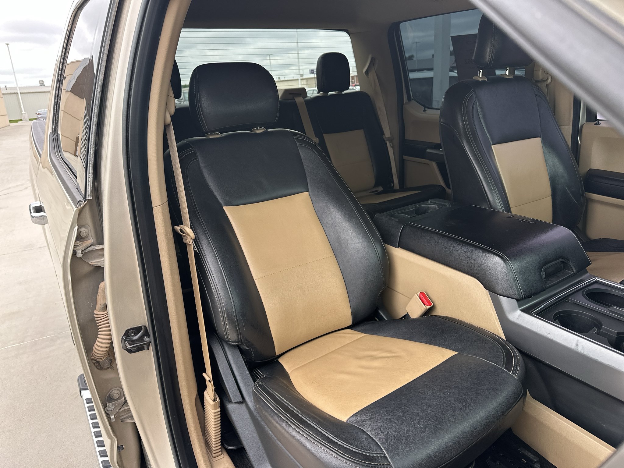 Used 2017 White Gold Metallic Ford XLT image 33