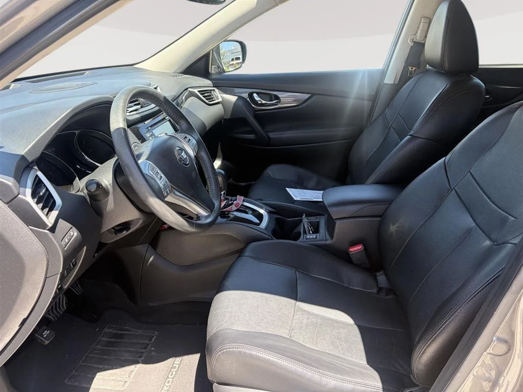 Certified Used 2016 GRAY Nissan SL image 3