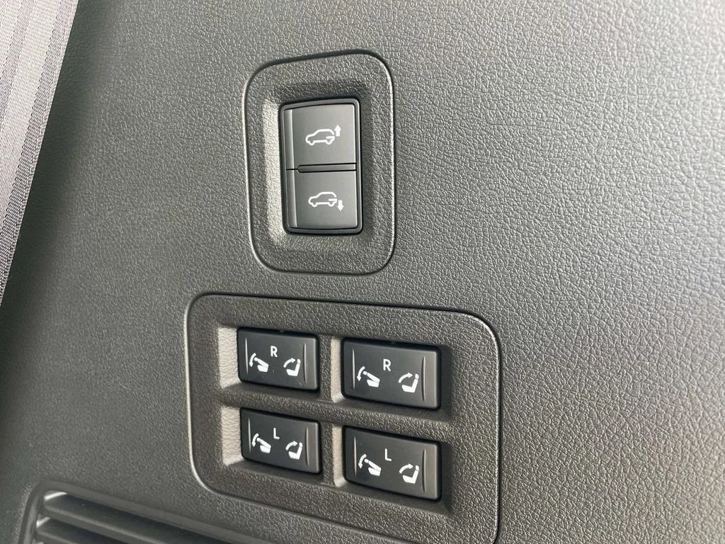 Used 2025 Black INFINITI SENSORY image 9