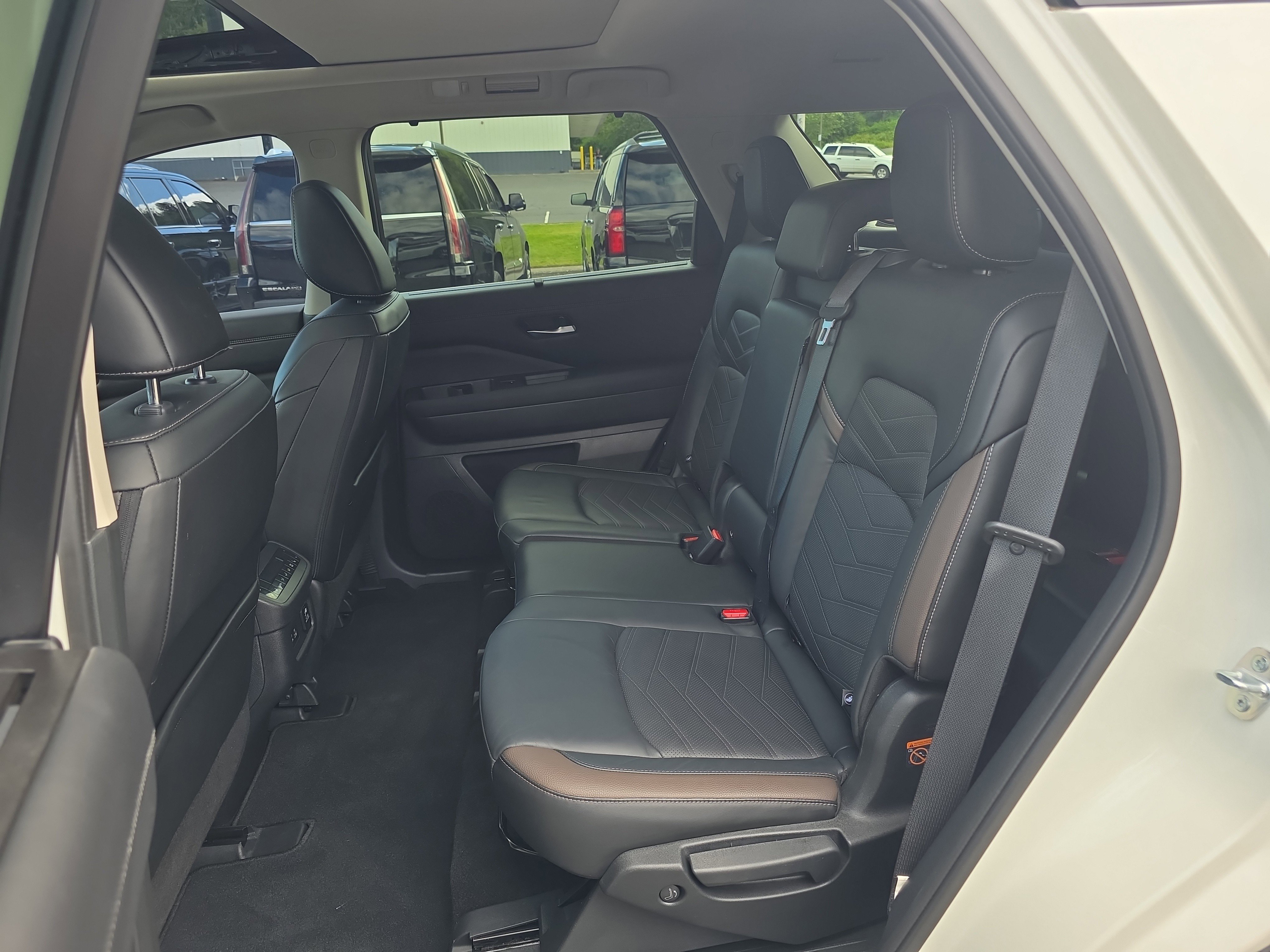 Certified Used 2023 Pearl White Tricoat Nissan Platinum image 13
