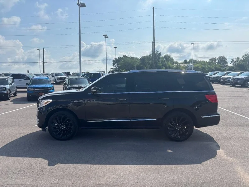 Used 2021 Black Lincoln Reserve image 6
