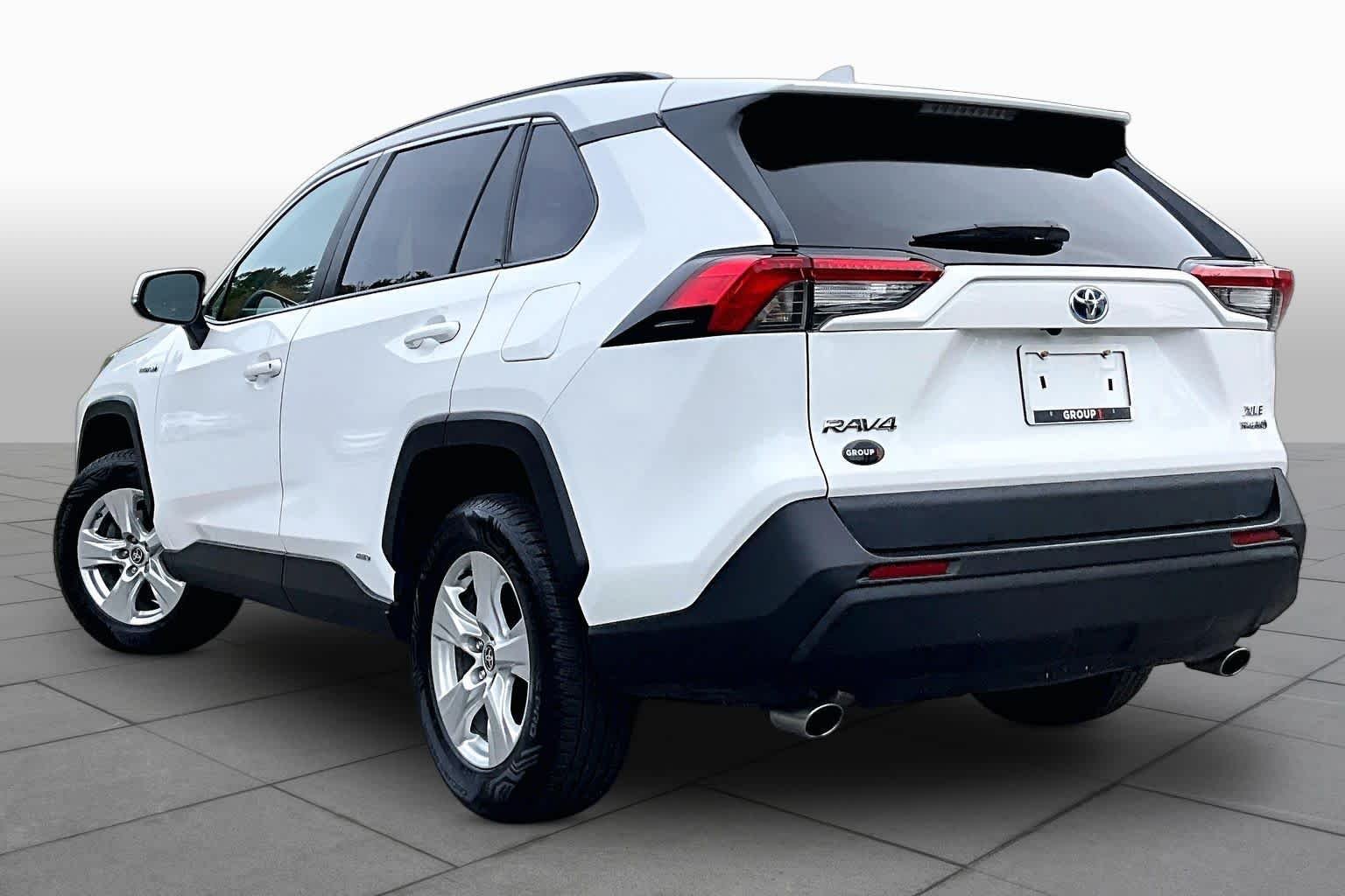 Used 2021 Super White Toyota Hybrid XLE image 12