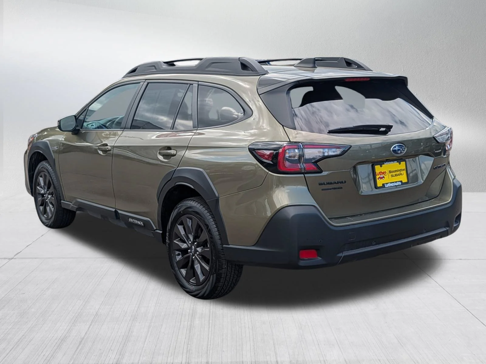 Used 2025 Autumn Green Metallic Subaru Onyx Edition image 5