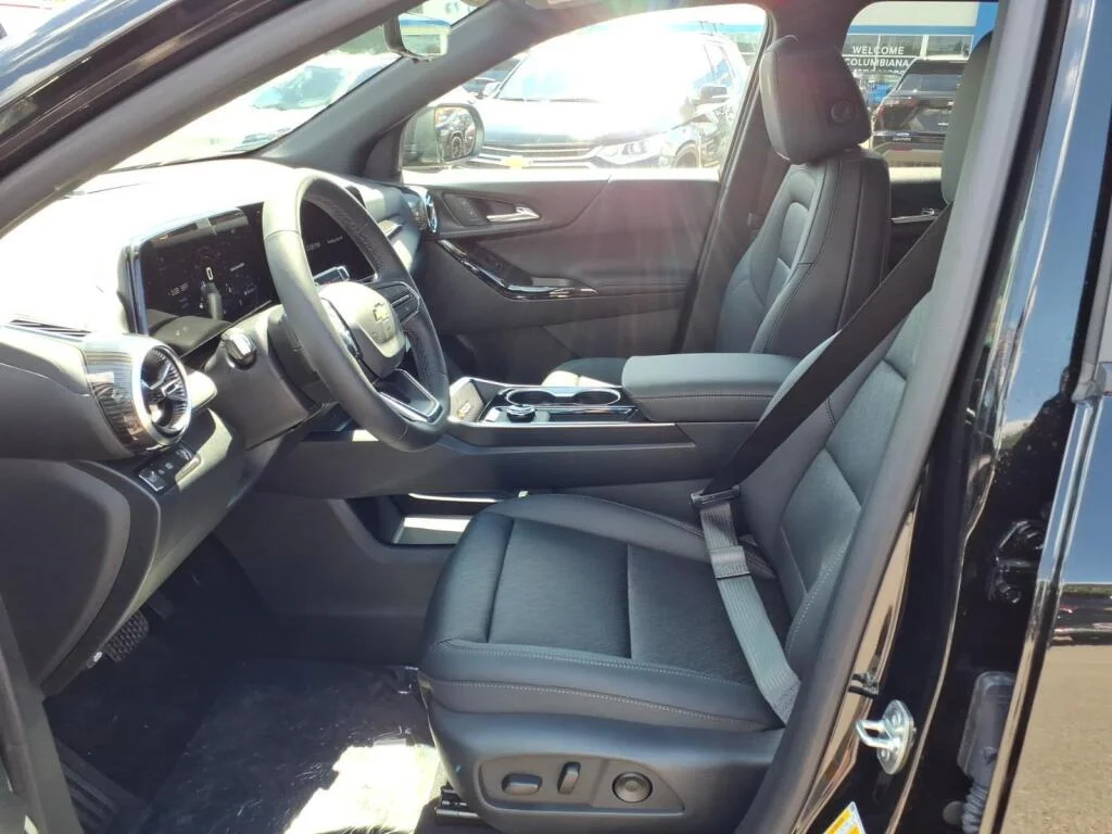 New 2026 Mosaic Black Metallic Chevrolet FWD LT image 7
