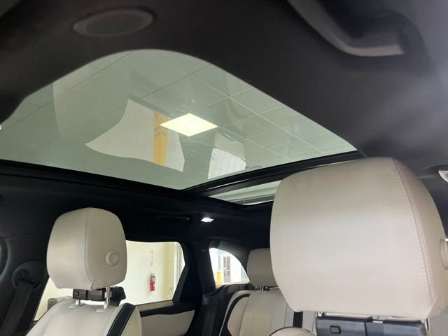 Used 2023 Fuji White Land Rover R-Dynamic S image 12