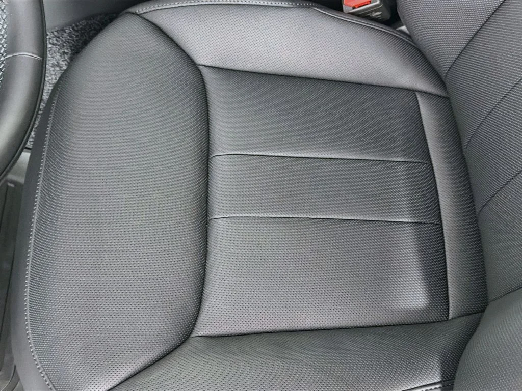 New 2026 Eiger Grey Land Rover SE image 20