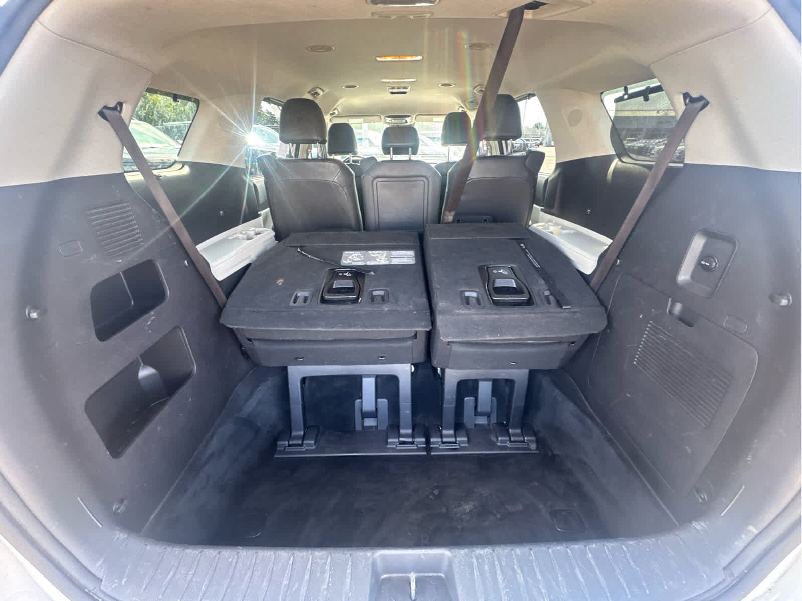 Used 2022 Snow White Pearl Kia EX image 37